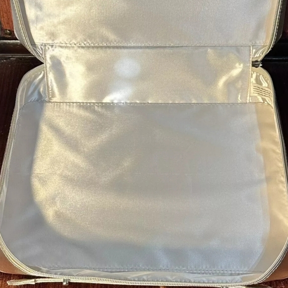 💕NEW Lancome Beauty Box💕 - Picture 7 of 7